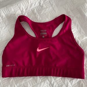 Nikes sports bra pink small new